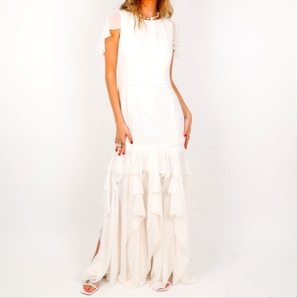 Dresses & Skirts - $800 NWT Halston Flounce Sleeve Gown in Chalk size 6